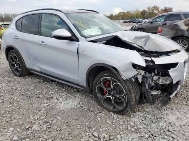 2022 Alfa romeo stelvio Background