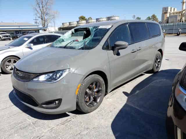 2020 Chrysler pacifica Background