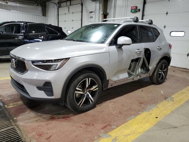 2023 Volvo xc40 core salvage