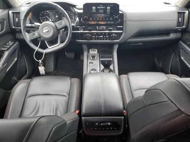 2023 Nissan Pathfinder, SL Background