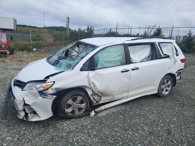 2020 Toyota sienna salvage