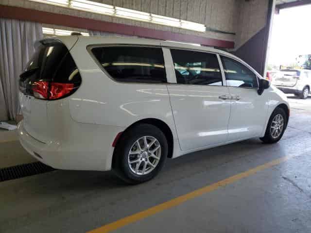 2023 Chrysler Voyager, LX Background