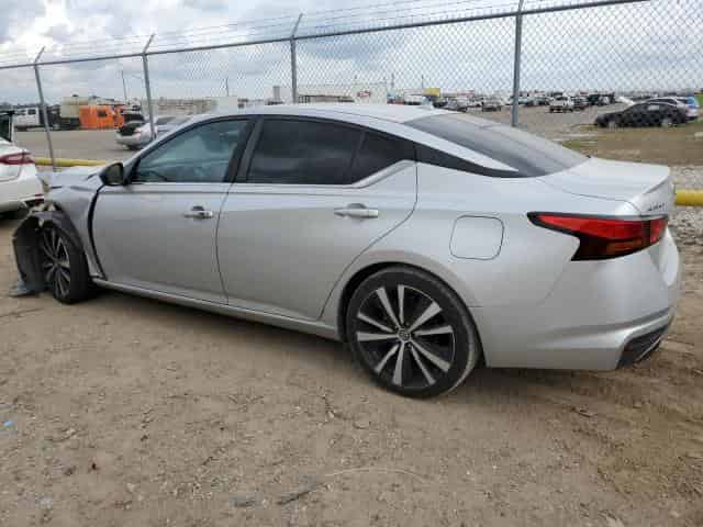 2020 Nissan Altima, SR Background