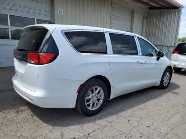 2023 Chrysler Voyager, LX Background