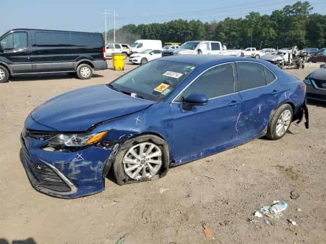 2024 Toyota Camry, LE Background