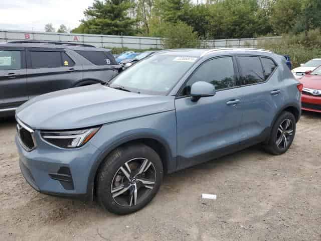 2023 Volvo XC40, Core Background