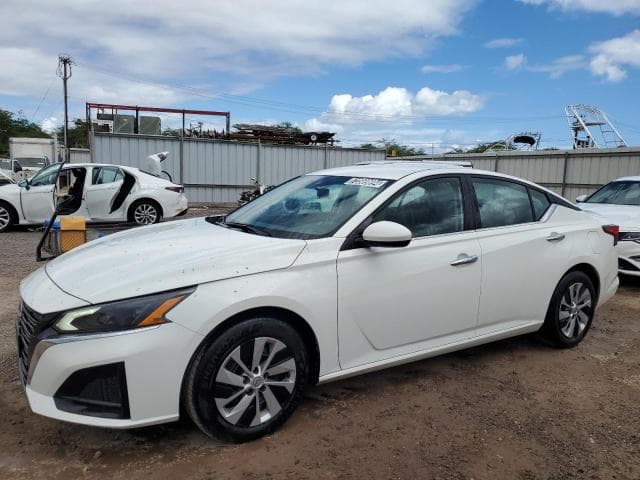 2023 Nissan altima salvage