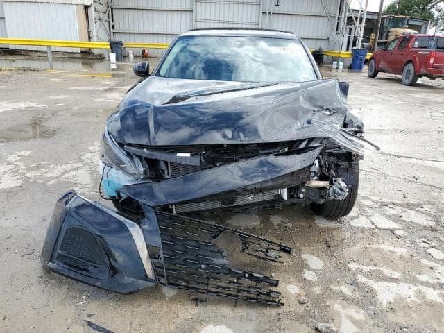 2024 Nissan Altima, SR salvage