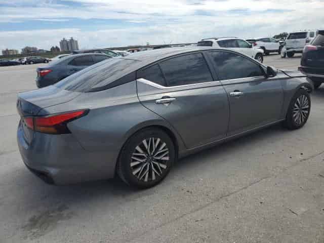 2023 Nissan Altima, SV Background
