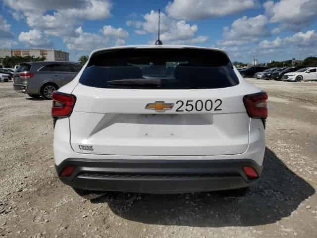 2024 Chevrolet Trax, LS Background