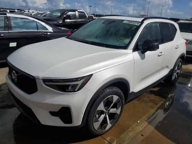 2024 Volvo XC40, Plus Background