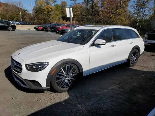 2023 Mercedes-Benz E-Class, 450 4M A... Background
