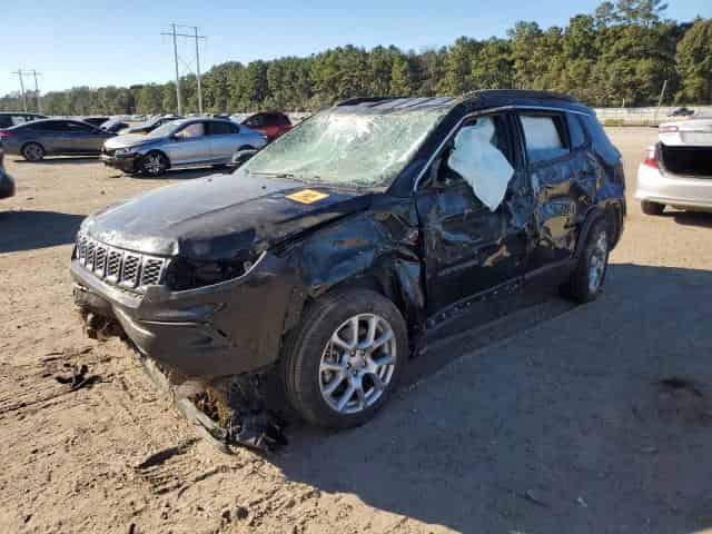 2024 Jeep Compass, Latitude Lux Background