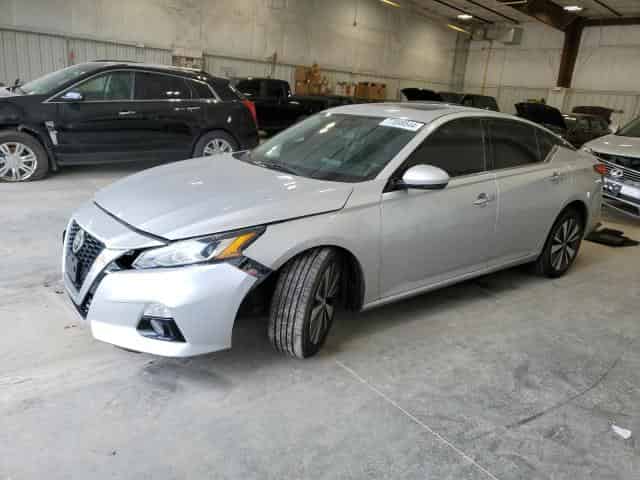 2020 Nissan altima Background