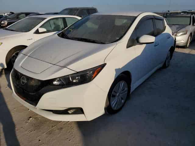 2023 Nissan Leaf, S Background