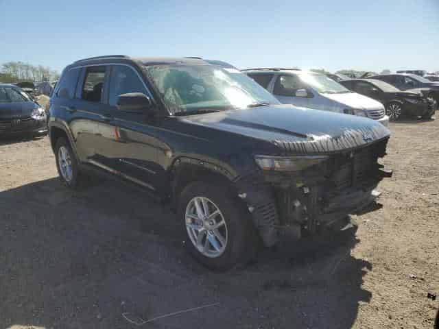 2024 Jeep Grand Cherokee, Laredo Background