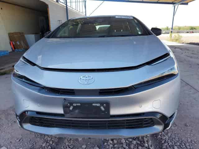 2024 Toyota Prius, LE Background