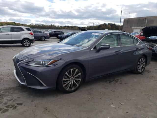 2020 Lexus es350 Background
