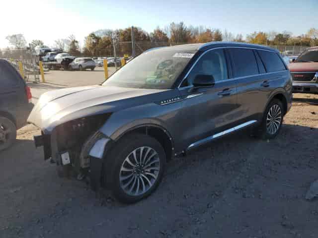 2024 Lincoln Aviator Background