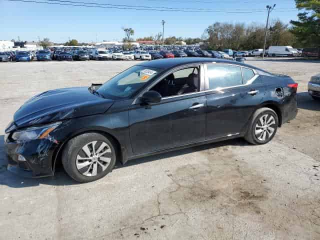 2020 Nissan altima Background