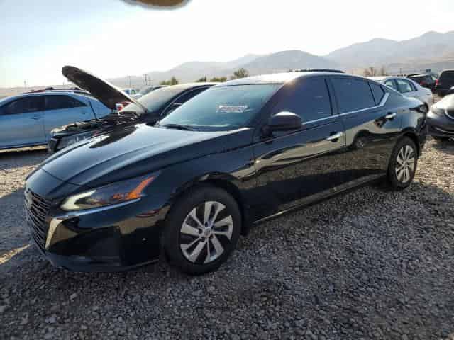 2024 Nissan Altima, S Background