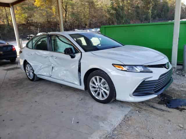 2024 Toyota Camry, LE Background