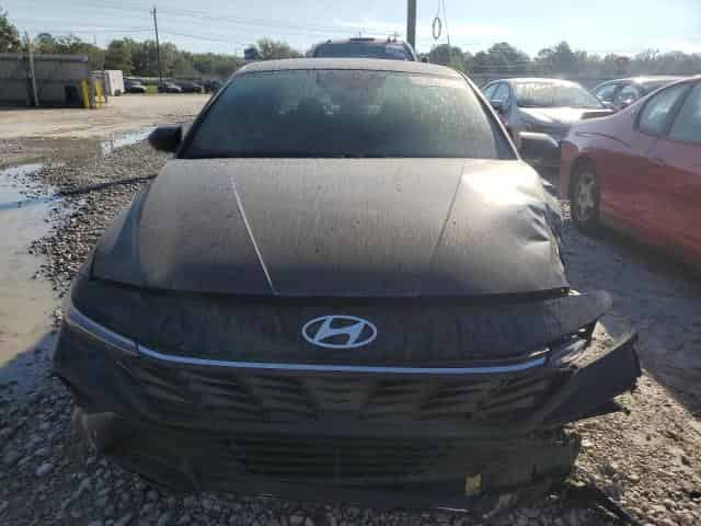 2024 Hyundai Elantra, SE Background
