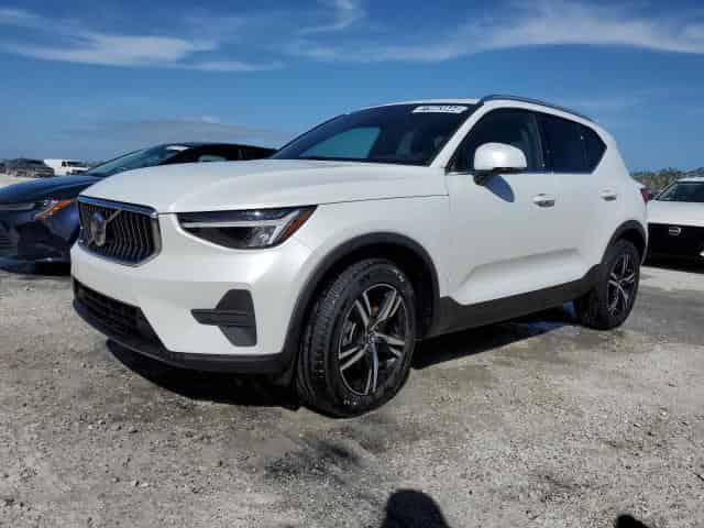 2025 Volvo XC40, Core Background