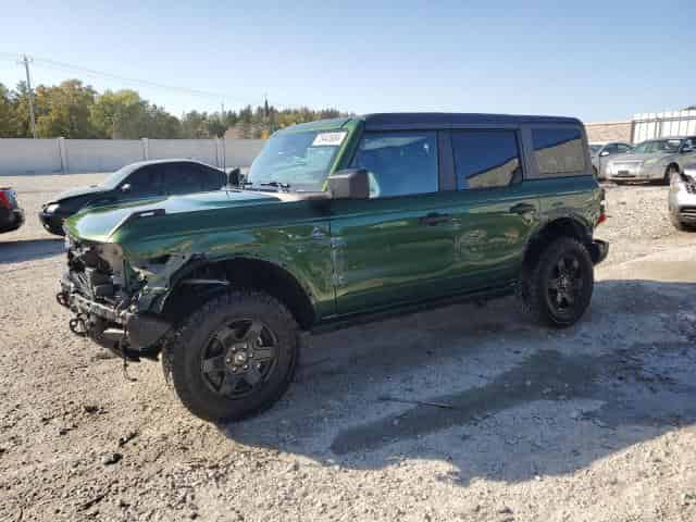 2024 Ford Bronco, Black Diamond Background