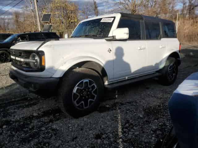 2024 Ford Bronco, Outer Banks Background