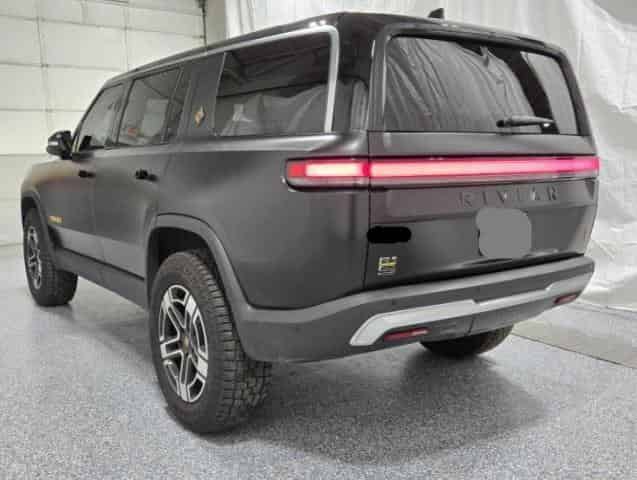 2023 Rivian R1S, Launch Edition Background