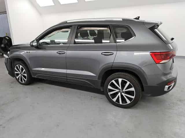 2024 Volkswagen Taos, SE Background