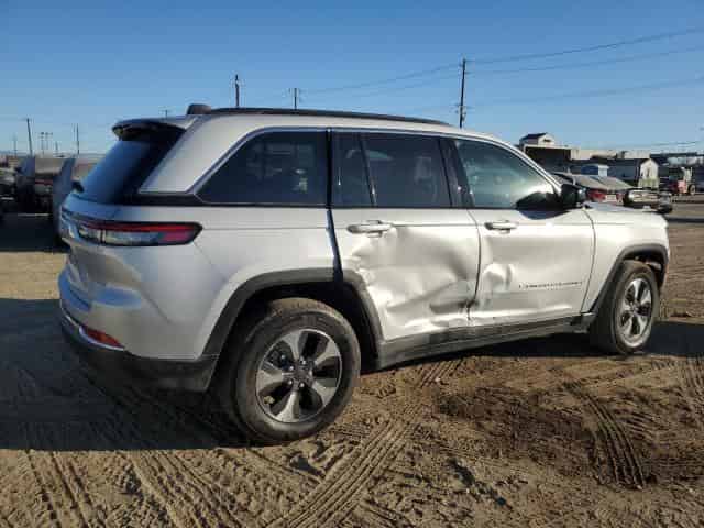 2024 Jeep Grand Cherokee, Limited 4Xe Background