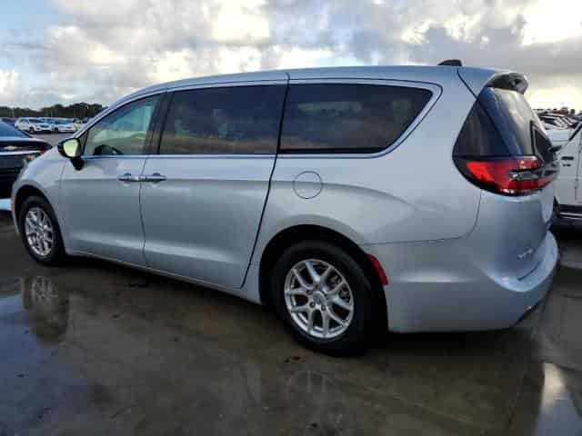 2024 Chrysler Pacifica, Touring L Background