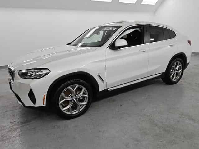 2024 BMW x4 Background