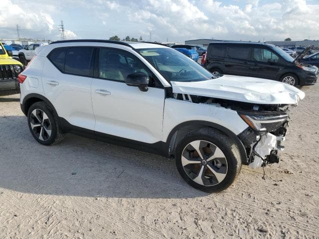 2024 Volvo XC40, Core Salvage Car