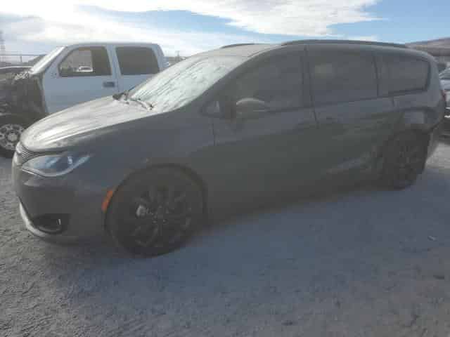 2020 Chrysler pacifica Background