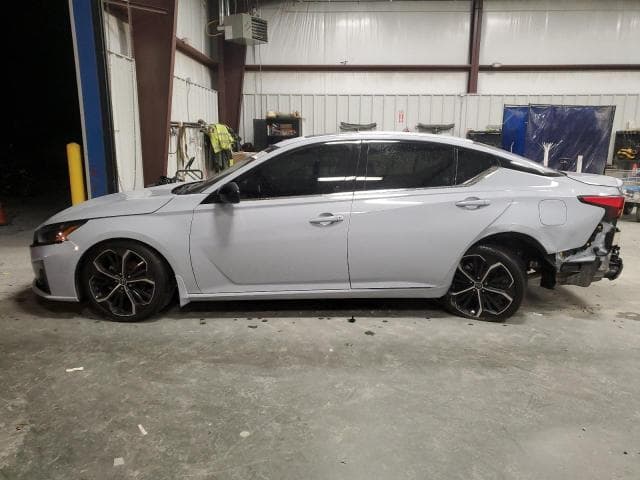 2023 Nissan altima salvage